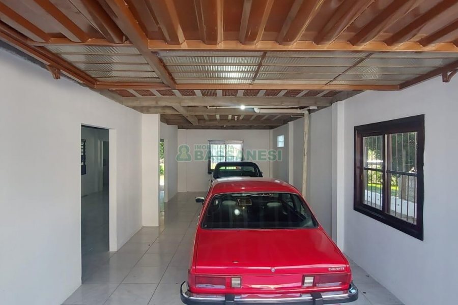 Casa com 263m², 3 dormitórios, 2 vagas, no bairro Charqueadas em Caxias do Sul para Alugar
