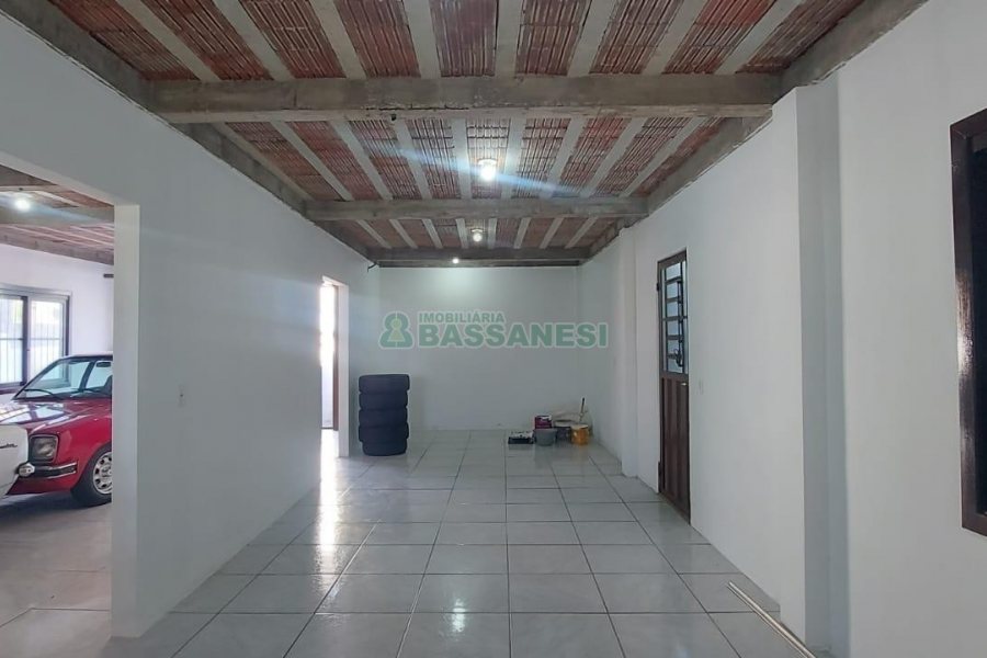 Casa com 263m², 3 dormitórios, 2 vagas, no bairro Charqueadas em Caxias do Sul para Alugar