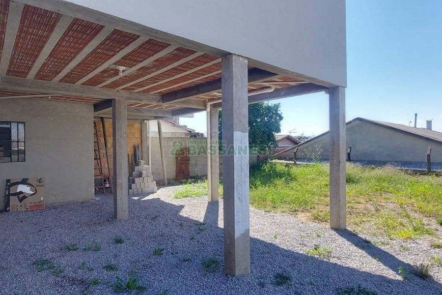 Casa com 263m², 3 dormitórios, 2 vagas, no bairro Charqueadas em Caxias do Sul para Alugar