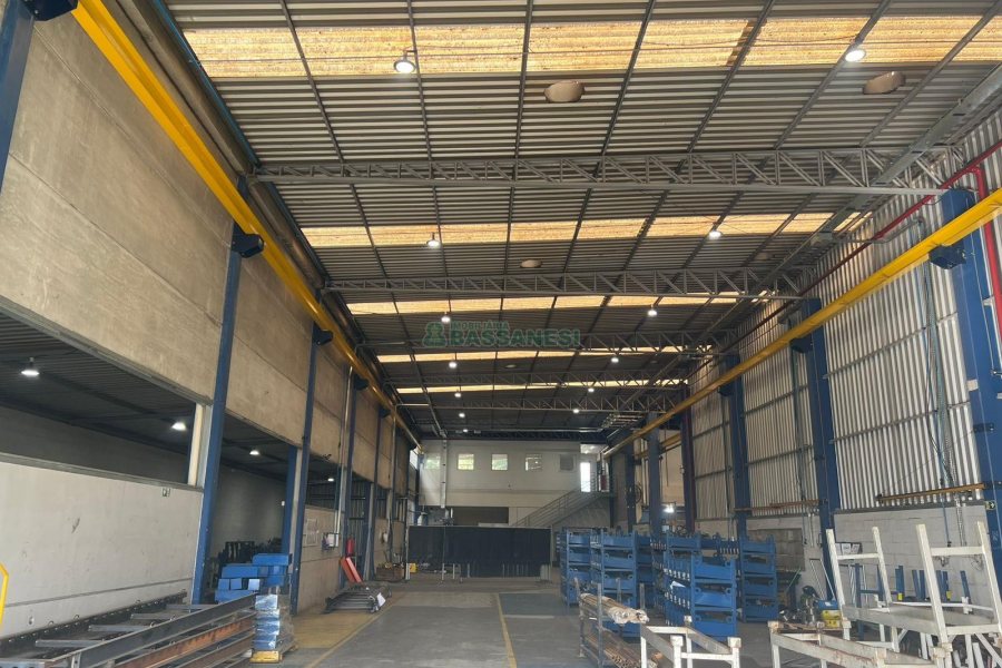 Pavilhão com 2210m², no bairro Cidade Nova em Caxias do Sul para Alugar