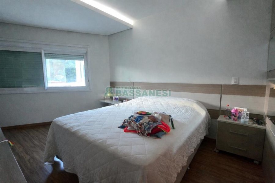 Predio com 422m², 6 vagas, no bairro São Leopoldo em Caxias do Sul para Comprar