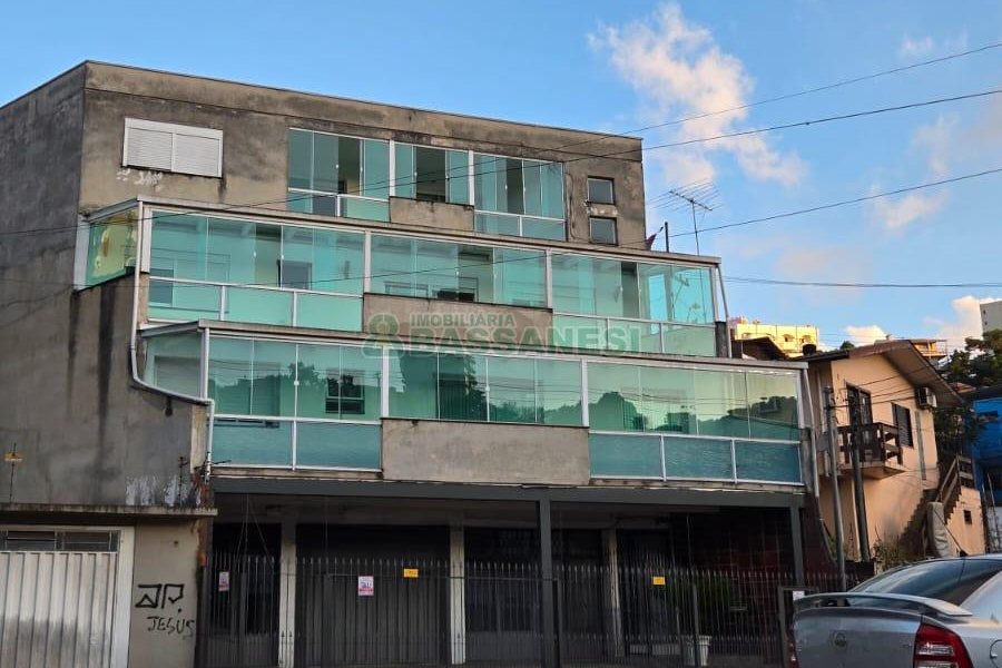 Predio com 422m², 6 vagas, no bairro São Leopoldo em Caxias do Sul para Comprar