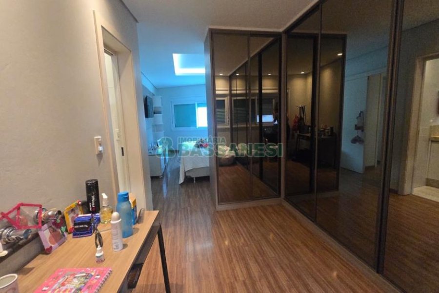 Predio com 422m², 6 vagas, no bairro São Leopoldo em Caxias do Sul para Comprar