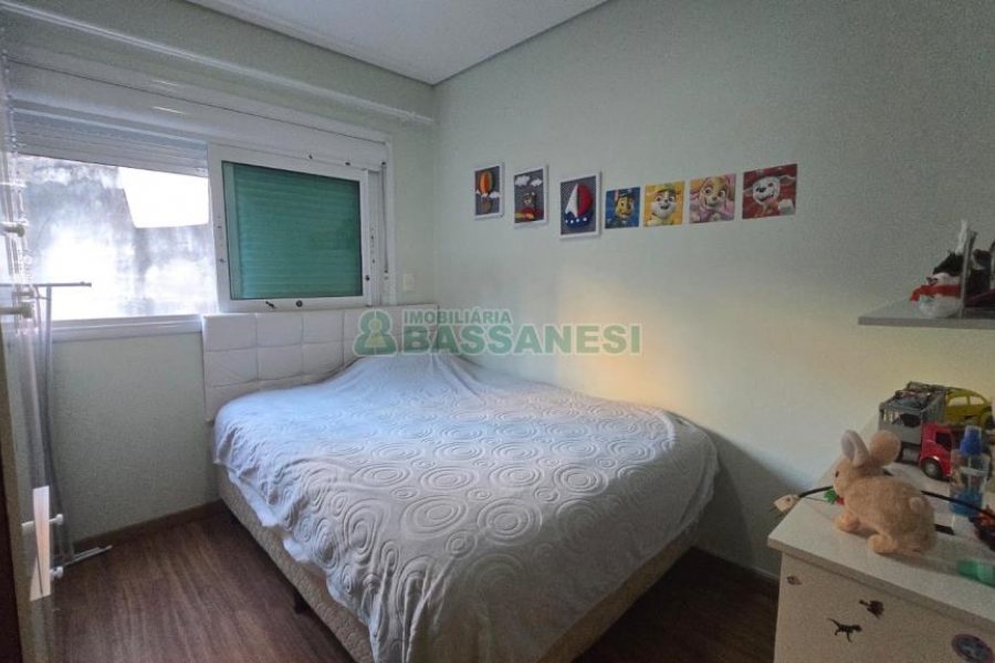 Predio com 422m², 6 vagas, no bairro São Leopoldo em Caxias do Sul para Comprar