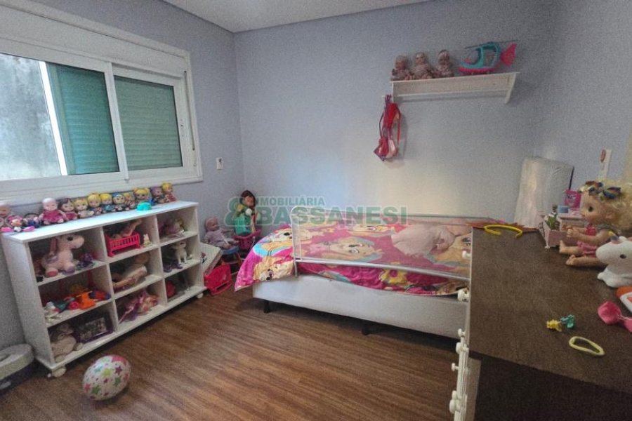 Predio com 422m², 6 vagas, no bairro São Leopoldo em Caxias do Sul para Comprar