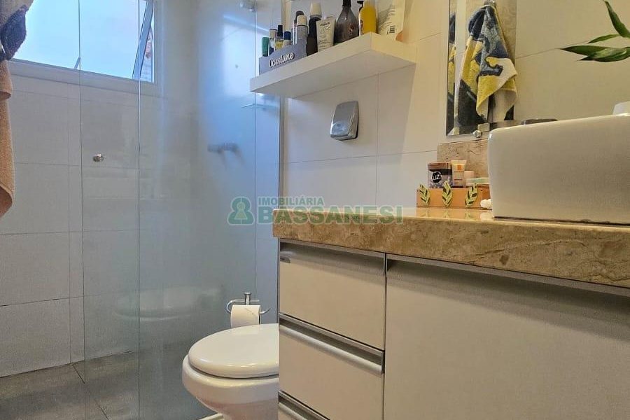 Predio com 422m², 6 vagas, no bairro São Leopoldo em Caxias do Sul para Comprar