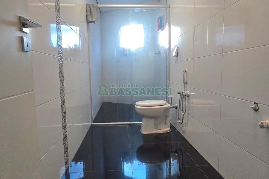 Predio com 422m², 6 vagas, no bairro São Leopoldo em Caxias do Sul para Comprar