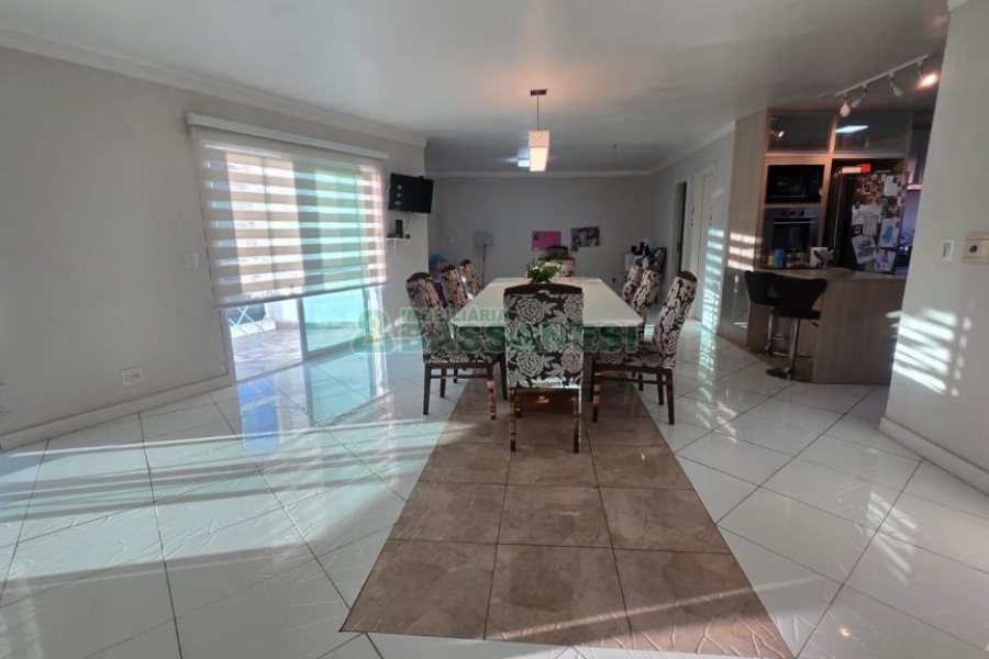 Predio com 422m², 6 vagas, no bairro São Leopoldo em Caxias do Sul para Comprar