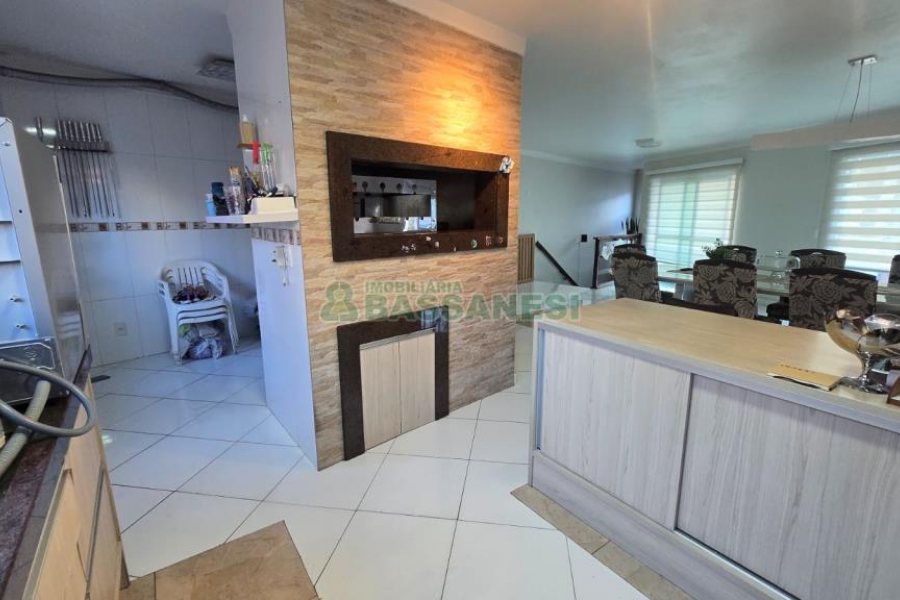 Predio com 422m², 6 vagas, no bairro São Leopoldo em Caxias do Sul para Comprar