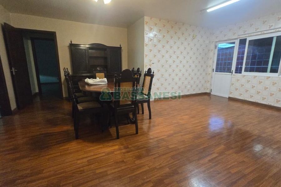 Predio com 422m², 6 vagas, no bairro São Leopoldo em Caxias do Sul para Comprar