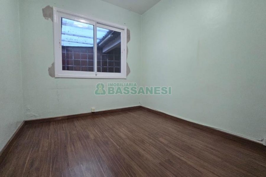 Predio com 422m², 6 vagas, no bairro São Leopoldo em Caxias do Sul para Comprar