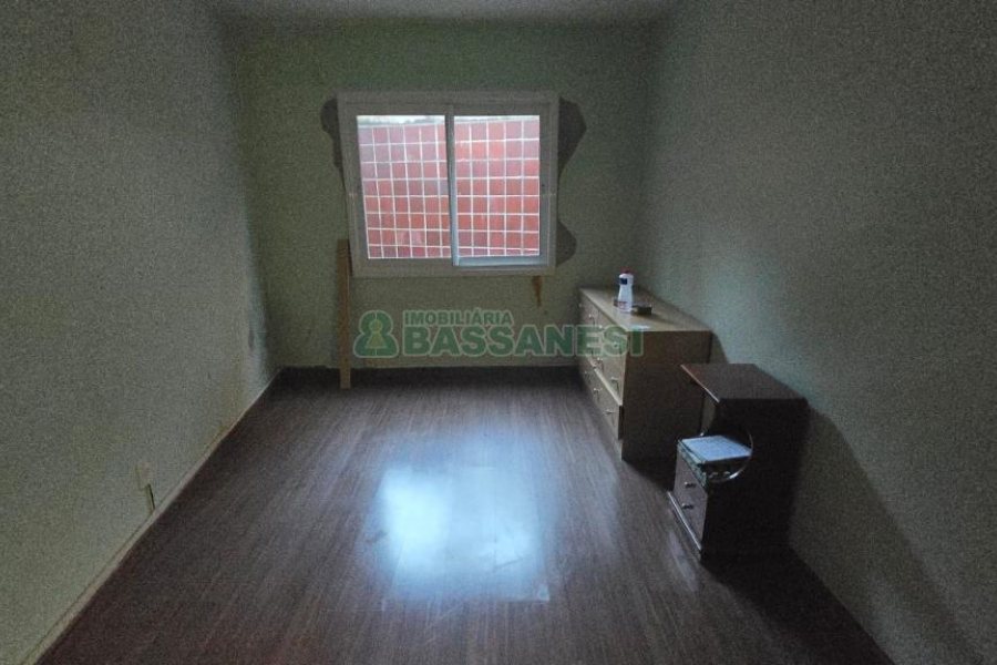 Predio com 422m², 6 vagas, no bairro São Leopoldo em Caxias do Sul para Comprar