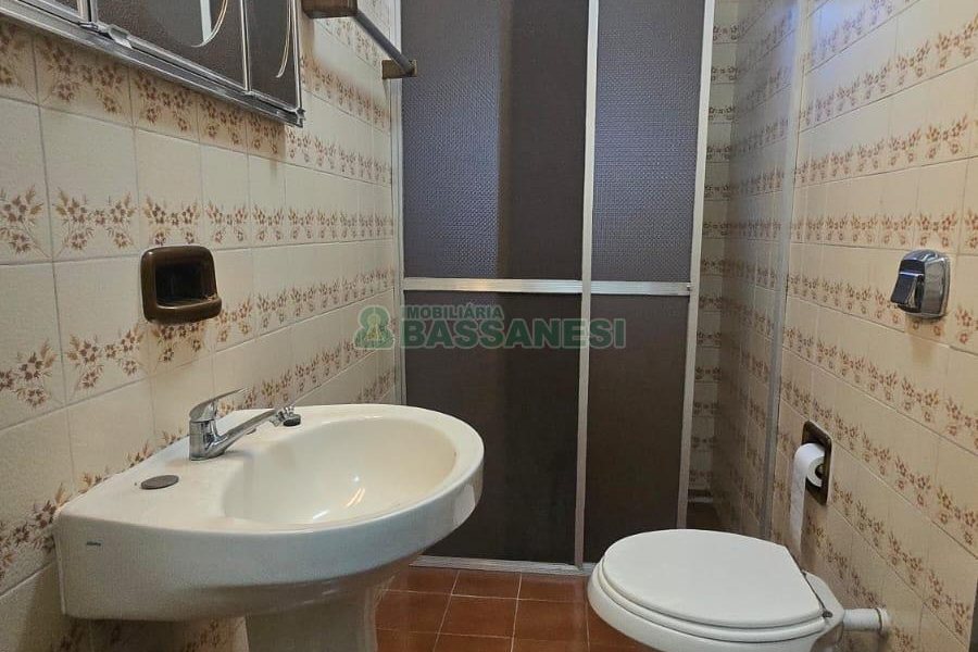 Predio com 422m², 6 vagas, no bairro São Leopoldo em Caxias do Sul para Comprar