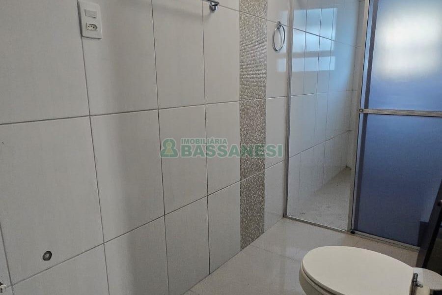 Predio com 422m², 6 vagas, no bairro São Leopoldo em Caxias do Sul para Comprar