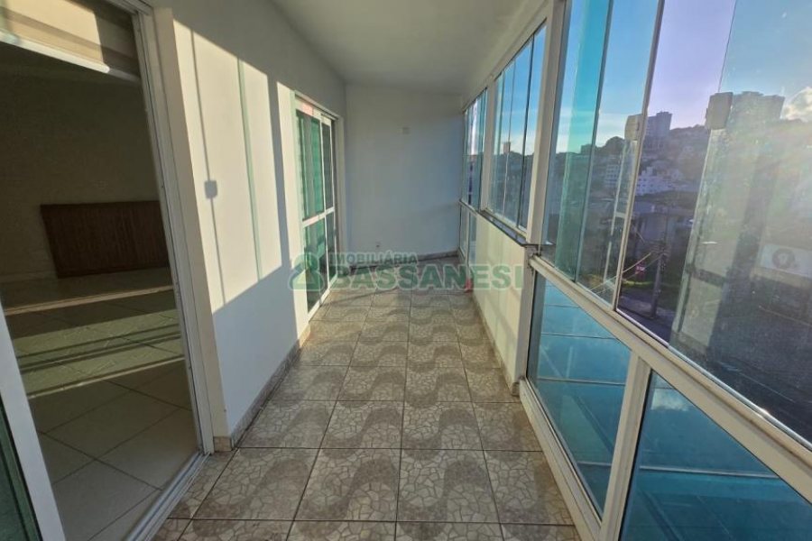 Predio com 422m², 6 vagas, no bairro São Leopoldo em Caxias do Sul para Comprar