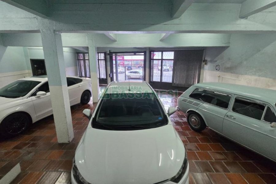 Predio com 422m², 6 vagas, no bairro São Leopoldo em Caxias do Sul para Comprar