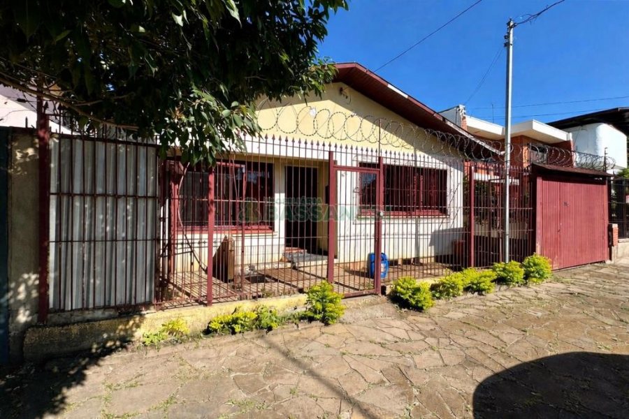 Casa com 314m², 3 dormitórios, 2 vagas, no bairro Cinqüentenário em Caxias do Sul para Alugar