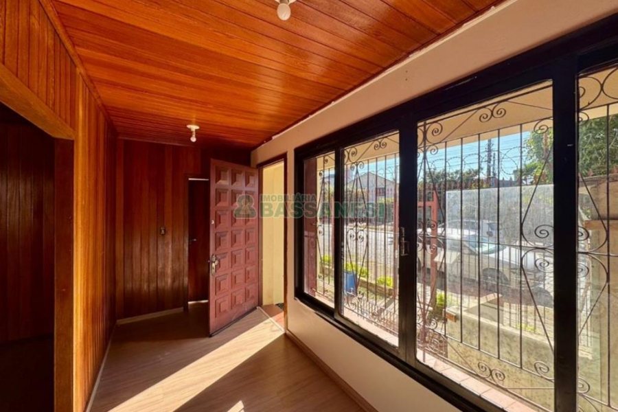 Casa com 314m², 3 dormitórios, 2 vagas, no bairro Cinqüentenário em Caxias do Sul para Alugar