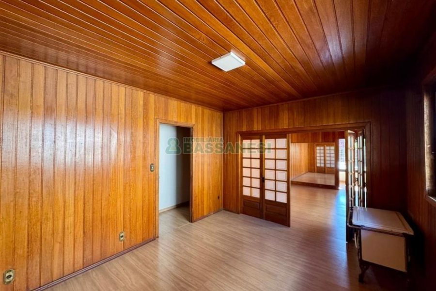 Casa com 314m², 3 dormitórios, 2 vagas, no bairro Cinqüentenário em Caxias do Sul para Alugar