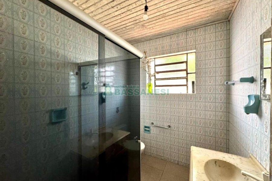 Casa com 314m², 3 dormitórios, 2 vagas, no bairro Cinqüentenário em Caxias do Sul para Alugar