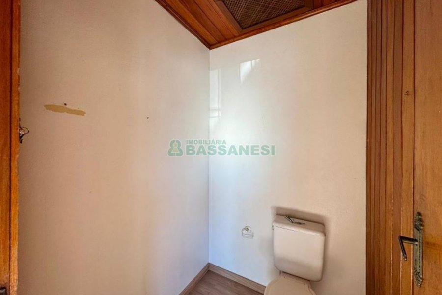 Casa com 314m², 3 dormitórios, 2 vagas, no bairro Cinqüentenário em Caxias do Sul para Alugar