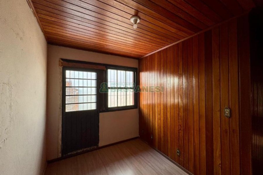Casa com 314m², 3 dormitórios, 2 vagas, no bairro Cinqüentenário em Caxias do Sul para Alugar