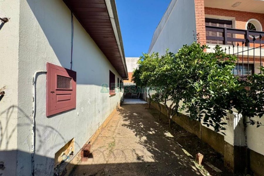 Casa com 314m², 3 dormitórios, 2 vagas, no bairro Cinqüentenário em Caxias do Sul para Alugar