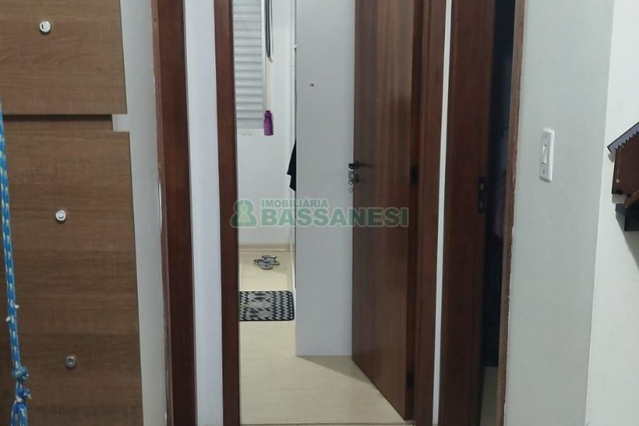 Apartamento com 62m², 2 dormitórios, 1 vaga, no bairro Interlagos em Caxias do Sul para Alugar