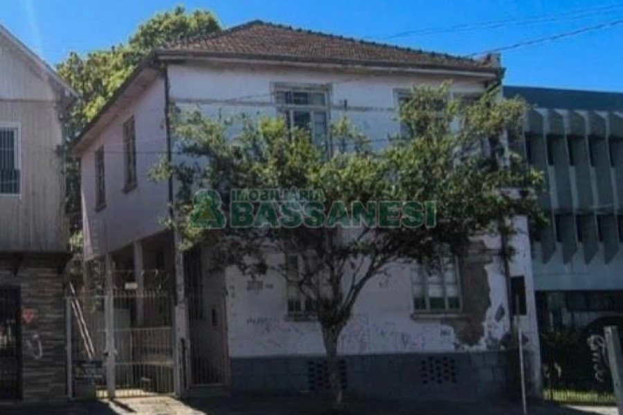 Casa com 148m², 3 dormitórios, 1 vaga, no bairro Rio Branco em Caxias do Sul para Comprar