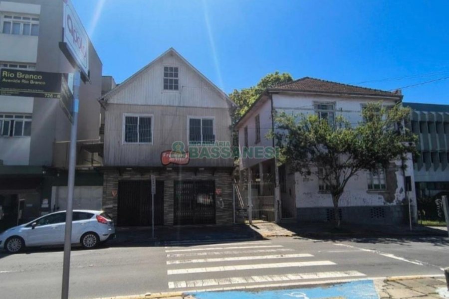 Casa com 148m², 3 dormitórios, 1 vaga, no bairro Rio Branco em Caxias do Sul para Comprar