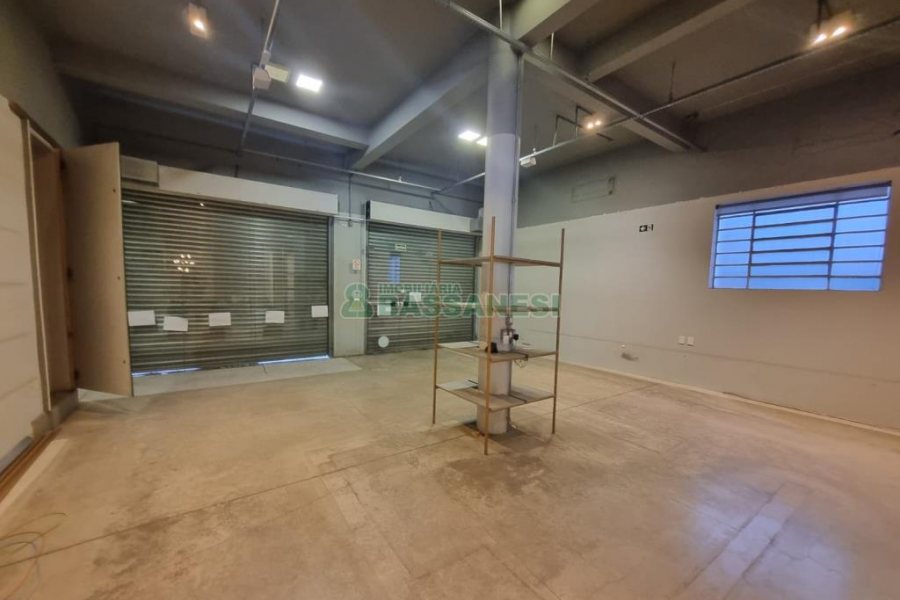 Loja com 115m², no bairro Pio X em Caxias do Sul para Alugar