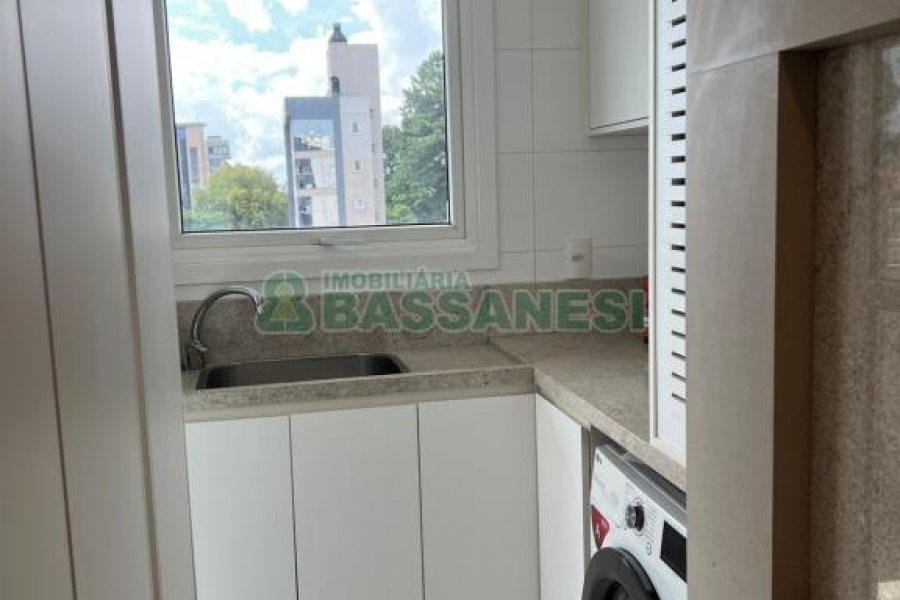 Apto Mobiliado com 80m², 3 dormitórios, 2 vagas, no bairro Madureira em Caxias do Sul para Alugar