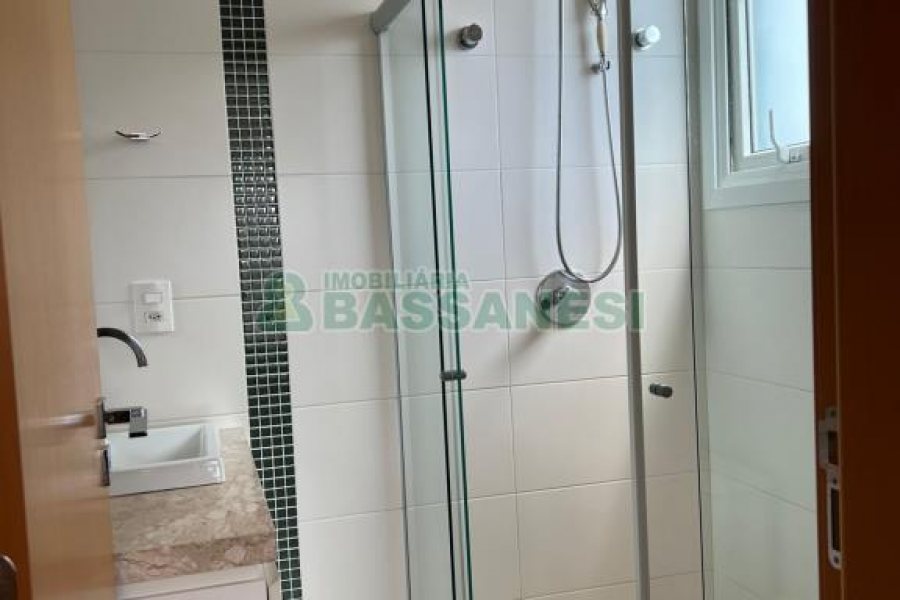 Apto Mobiliado com 80m², 3 dormitórios, 2 vagas, no bairro Madureira em Caxias do Sul para Alugar