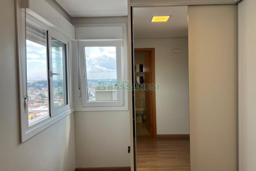 Apto Mobiliado com 80m², 3 dormitórios, 2 vagas, no bairro Madureira em Caxias do Sul para Alugar