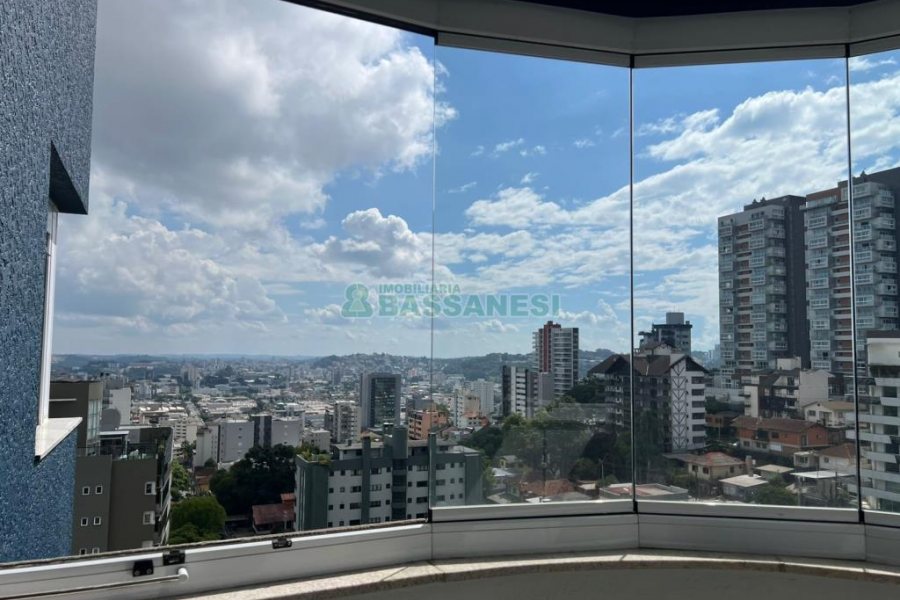 Apto Mobiliado com 80m², 3 dormitórios, 2 vagas, no bairro Madureira em Caxias do Sul para Alugar