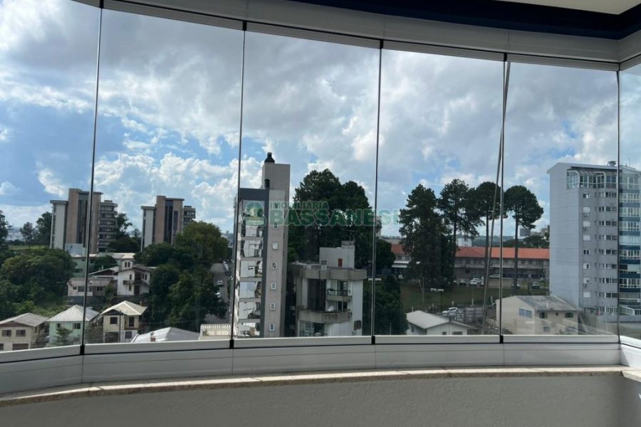 Apto Mobiliado com 80m², 3 dormitórios, 2 vagas, no bairro Madureira em Caxias do Sul para Alugar