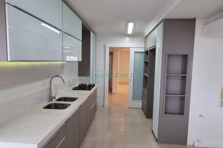Apartamento com 179m², 3 dormitórios, 3 vagas, no bairro Exposição em Caxias do Sul para Comprar