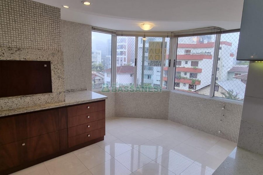Apartamento com 179m², 3 dormitórios, 3 vagas, no bairro Exposição em Caxias do Sul para Comprar