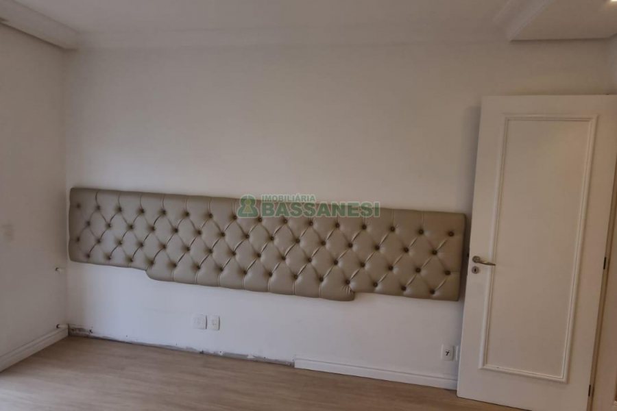 Apartamento com 179m², 3 dormitórios, 3 vagas, no bairro Exposição em Caxias do Sul para Comprar