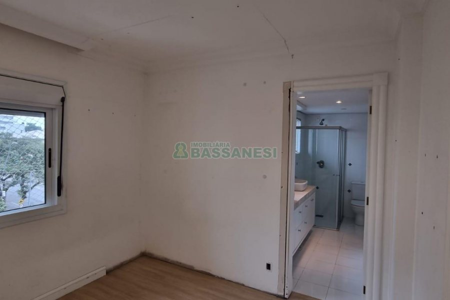 Apartamento com 179m², 3 dormitórios, 3 vagas, no bairro Exposição em Caxias do Sul para Comprar