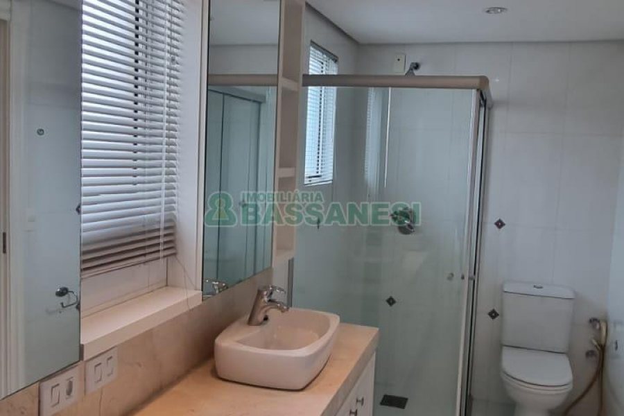 Apartamento com 179m², 3 dormitórios, 3 vagas, no bairro Exposição em Caxias do Sul para Comprar