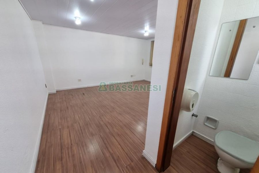 Sala com 36m², no bairro Centro em Caxias do Sul para Alugar
