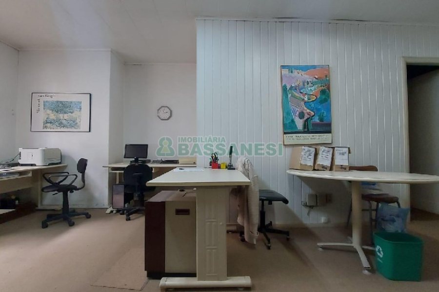 Casa Comercial com 105m², no bairro Centro em Caxias do Sul para Alugar ou Comprar