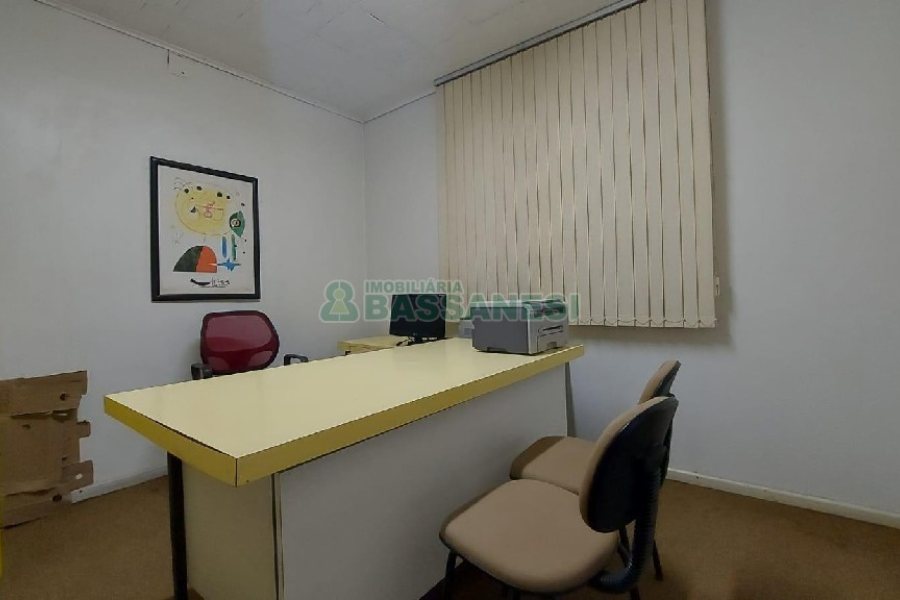 Casa Comercial com 105m², no bairro Centro em Caxias do Sul para Alugar ou Comprar