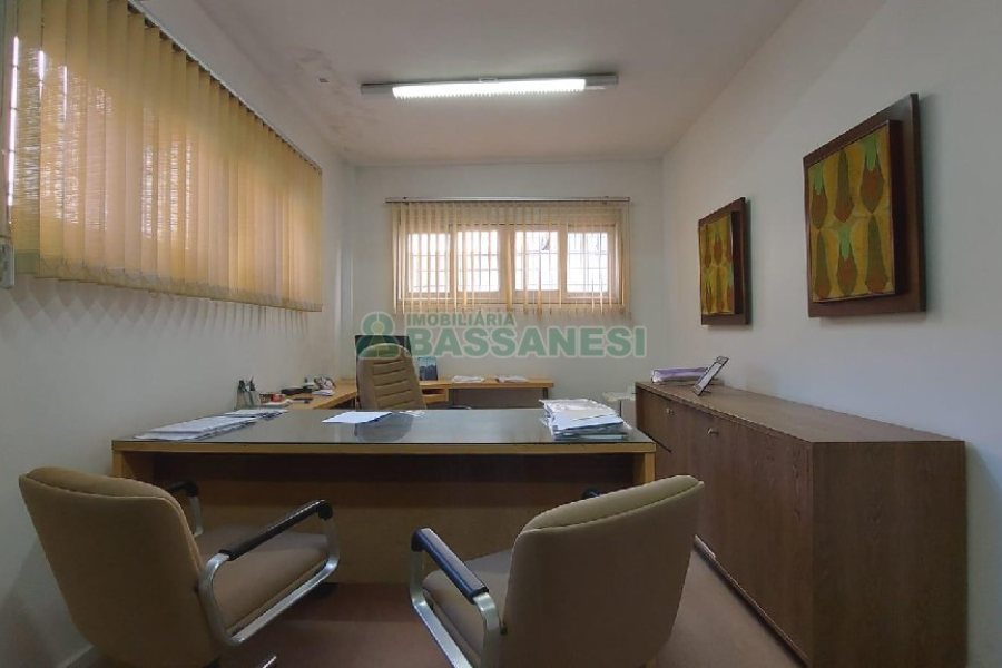 Casa Comercial com 105m², no bairro Centro em Caxias do Sul para Alugar ou Comprar