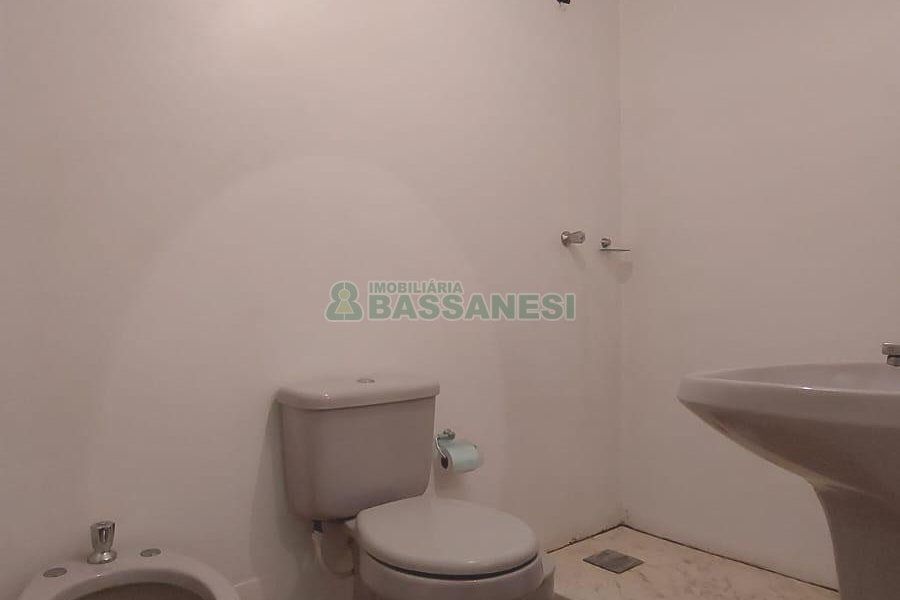 Casa Comercial com 105m², no bairro Centro em Caxias do Sul para Alugar ou Comprar