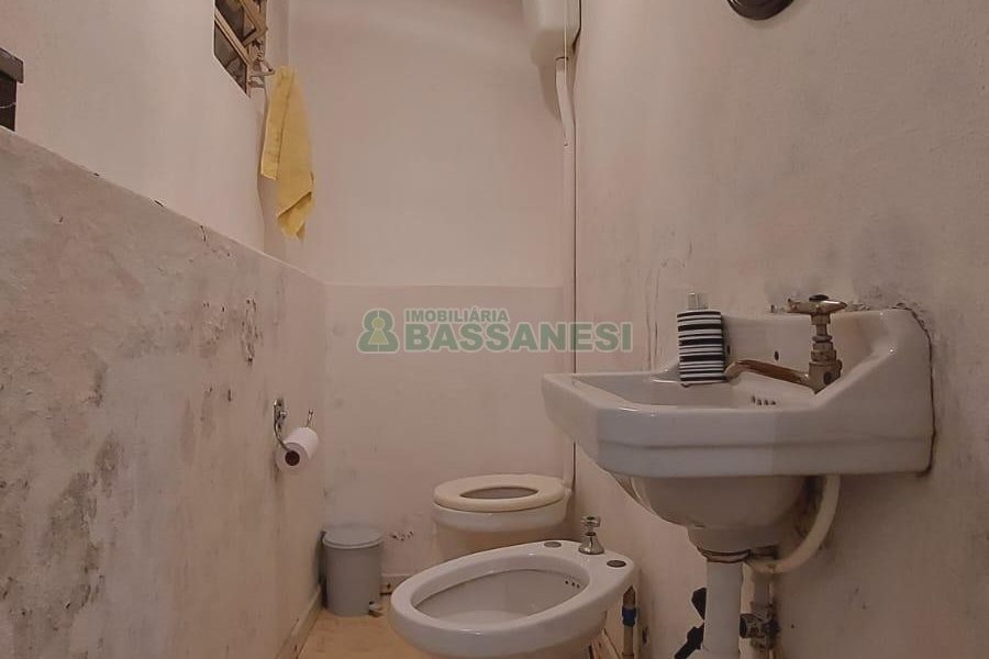 Casa Comercial com 105m², no bairro Centro em Caxias do Sul para Alugar ou Comprar