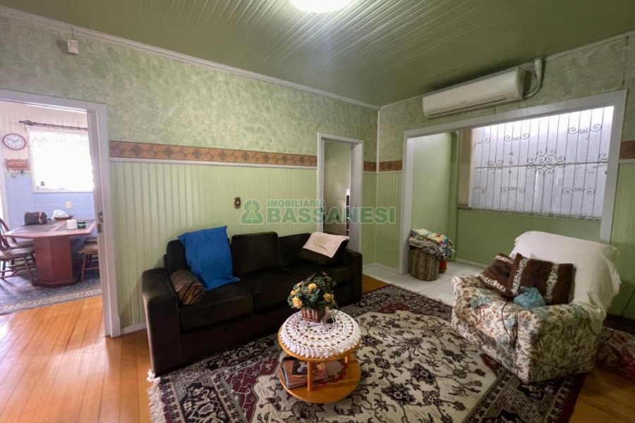 Casa com 250m², 4 dormitórios, 3 vagas, no bairro Nossa Senhora de Lourdes em Caxias do Sul para Comprar