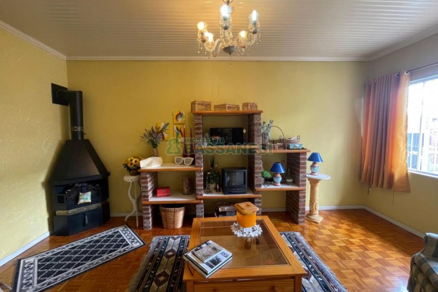 Casa com 250m², 4 dormitórios, 3 vagas, no bairro Nossa Senhora de Lourdes em Caxias do Sul para Comprar