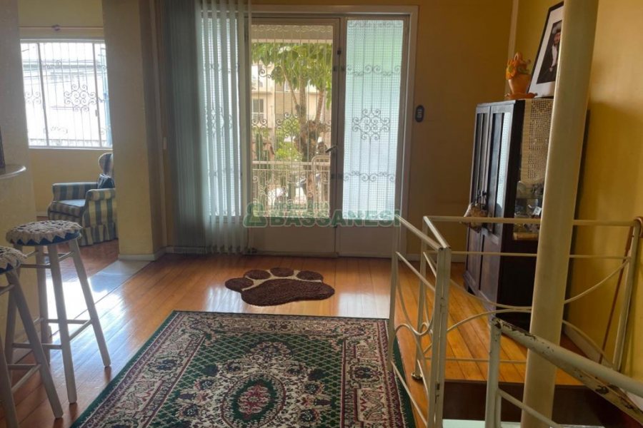 Casa com 250m², 4 dormitórios, 3 vagas, no bairro Nossa Senhora de Lourdes em Caxias do Sul para Comprar